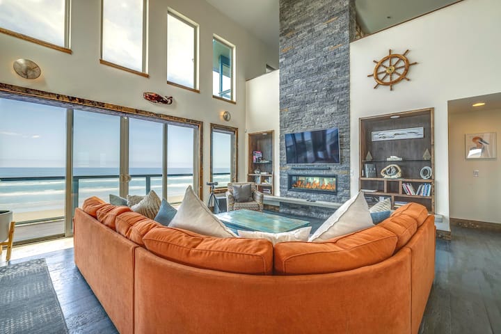 Oceanfront Home w/ Hot Tub, Sauna, 8 Mi to Newport