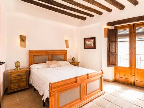 Beautiful Andalusian House with barbecue pool