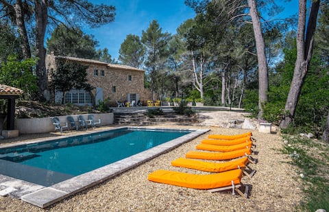 Stunning panoramic views and heated pool in