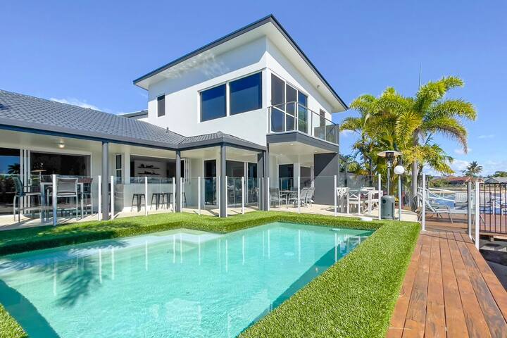 Remarkable Six Bedroom Waterfront Home! gallery image 2