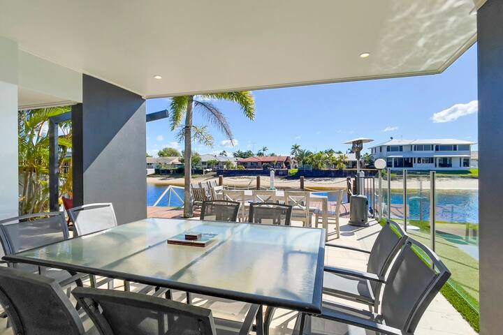 Remarkable Six Bedroom Waterfront Home! gallery image 5