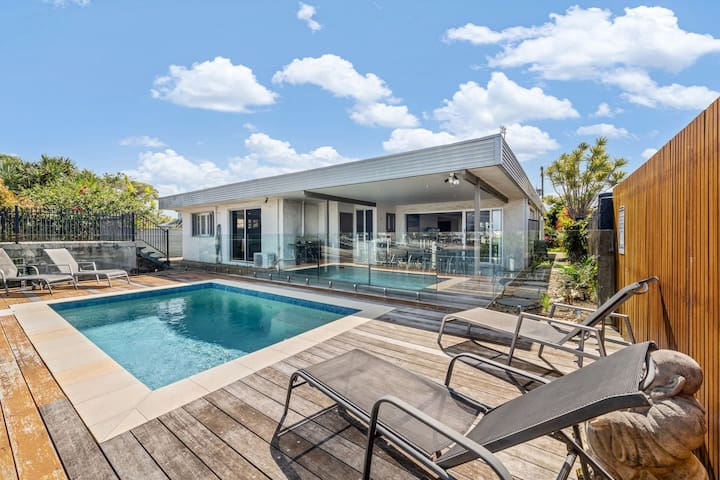 4 bedroom canalfront home, pet friendly by request