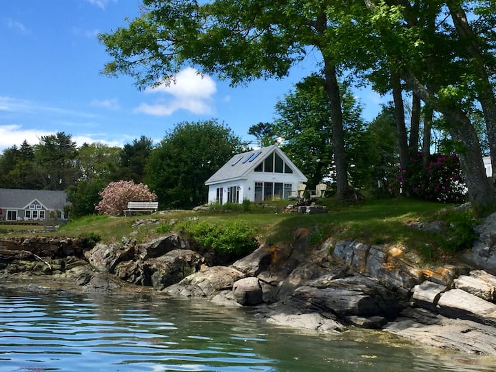 cottage with all the comforts of home situated on 3.5 acres of