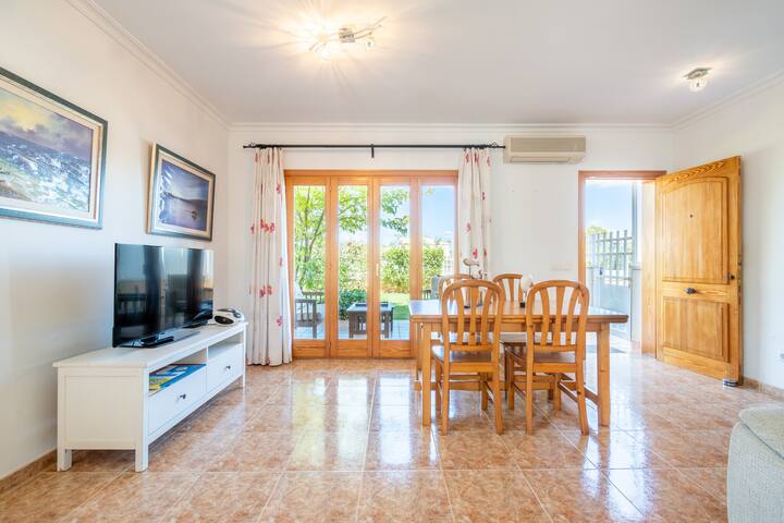 Que Bo gallery image 3