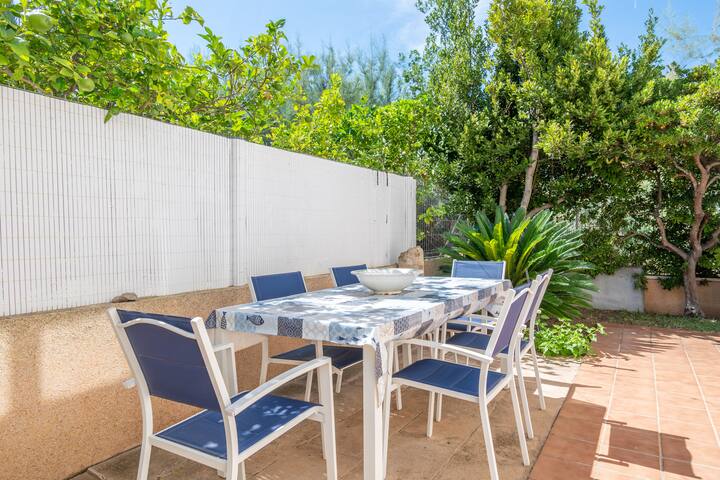 Que Bo gallery image 2