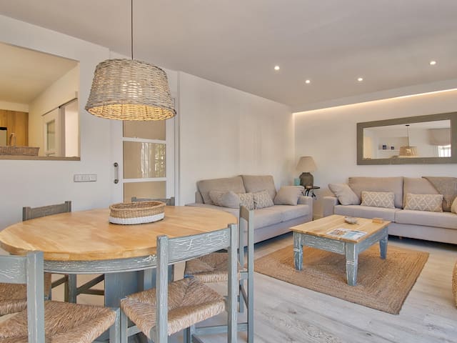 Renewed apartment 200m away from the beach