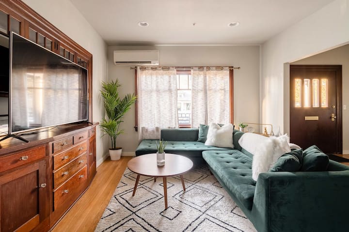 Perfect for Groups – Trendy Area – 4BR – Sleeps 8