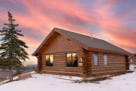 Cozy Ski-In & Ski-Out Cabin|Hot Tub|Stunning Views