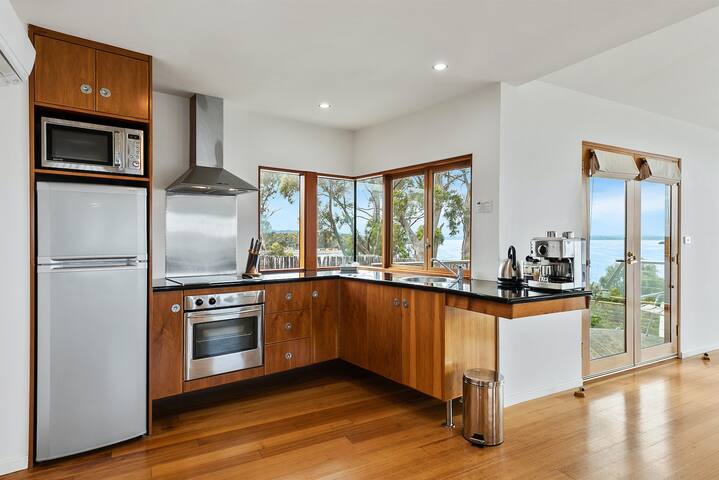 WHEELHOUSE APARTMENT 2 gallery image 4