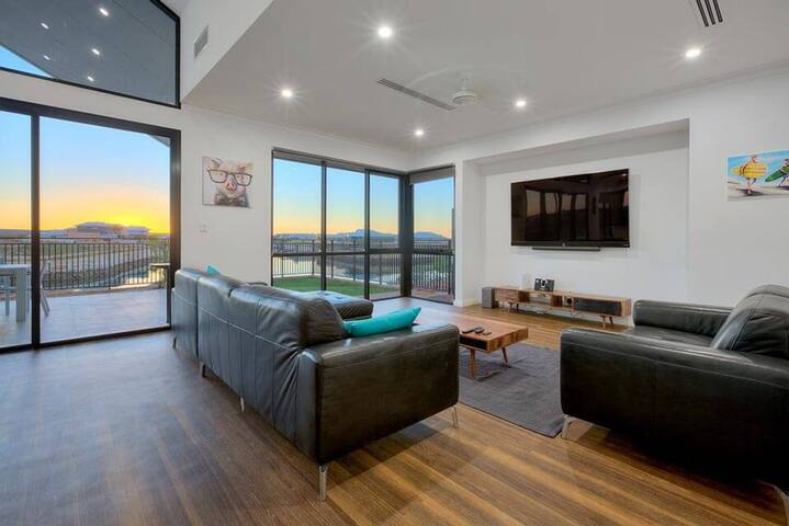 Hooked – You’ll be Hooked on this Beauty gallery image 3