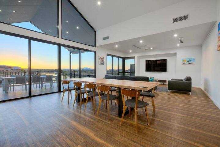 Hooked – You’ll be Hooked on this Beauty gallery image 5