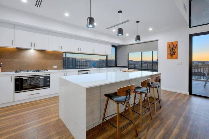 Hooked – You’ll be Hooked on this Beauty gallery image 4