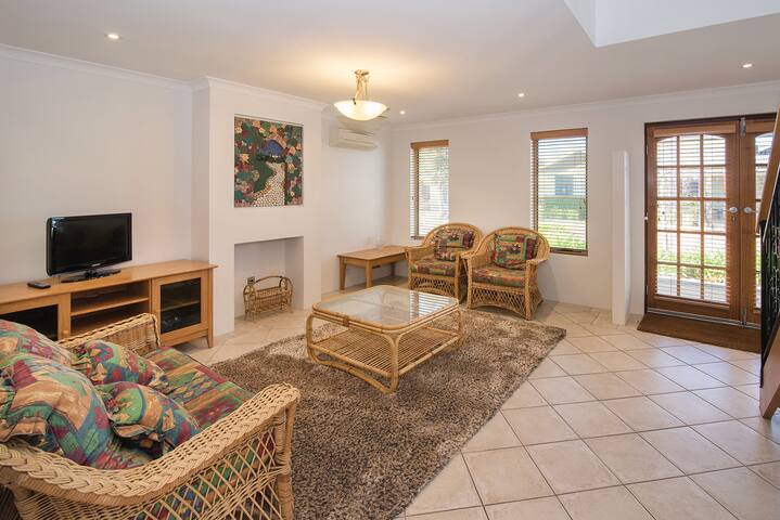 House 06 – Tranquility Dunsborough gallery image 2