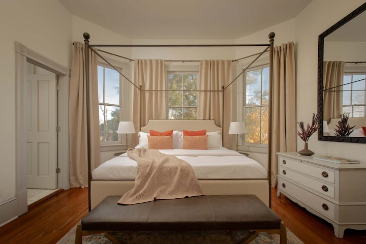 Luxury Victorian Retreat, Heated Pool - Savannah, GA