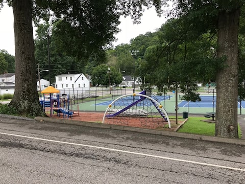 Cozy kanawha city home - Walk to CAMC Hospital