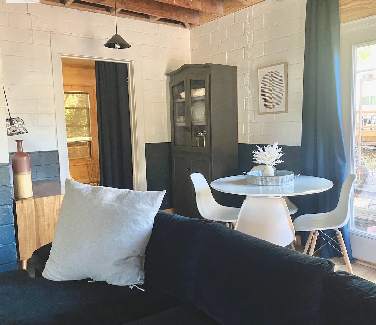 Urban Cottage  | Free Bikes | East Austin Stay