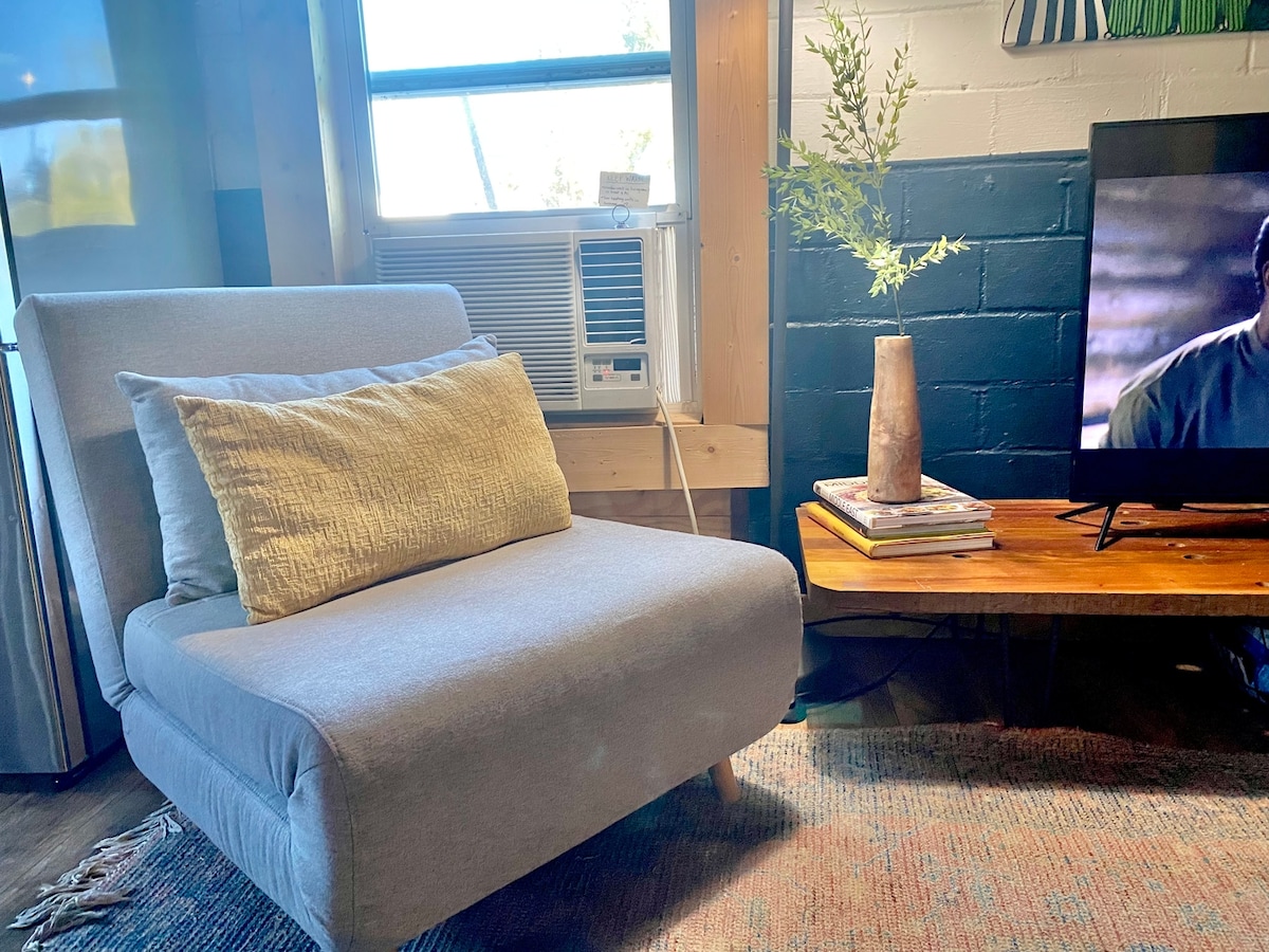 Urban Cottage  | Free Bikes | East Austin Stay