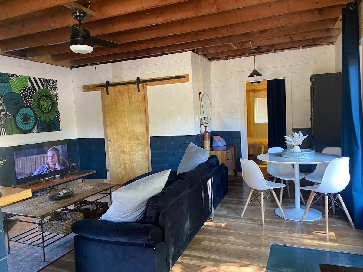 Urban Cottage  | Free Bikes | East Austin Stay