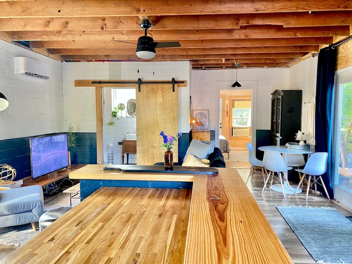 Urban Cottage  | Free Bikes | East Austin Stay