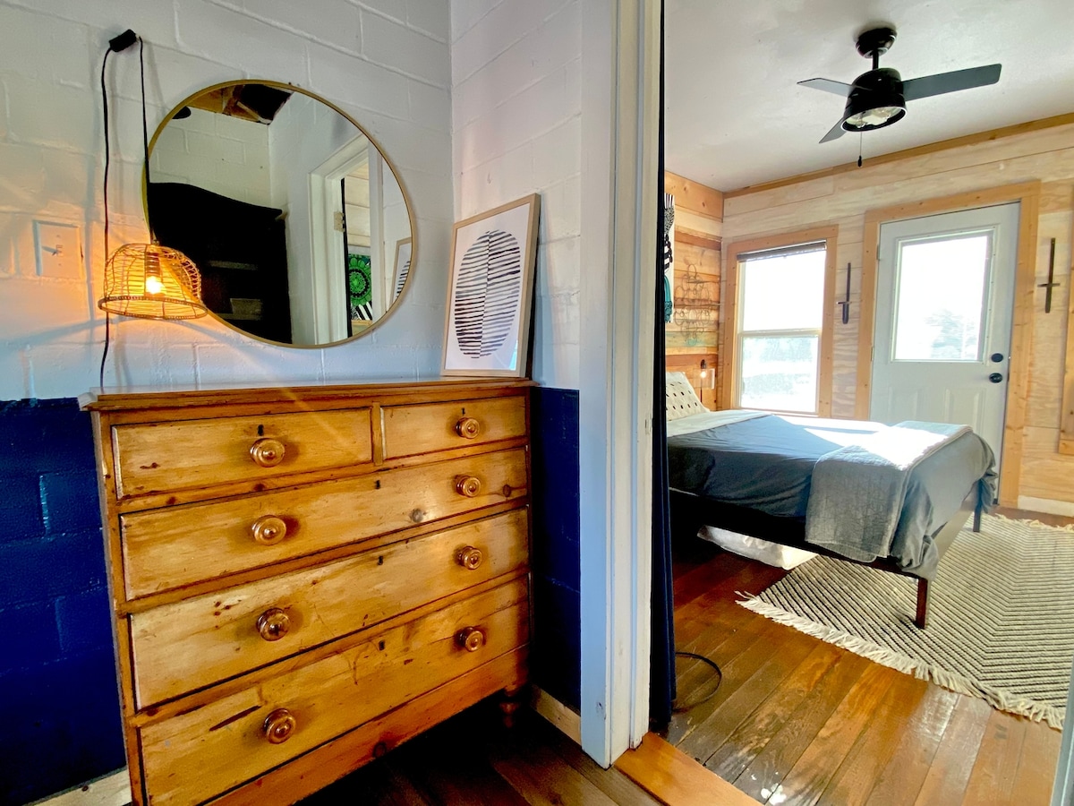 Urban Cottage  | Free Bikes | East Austin Stay