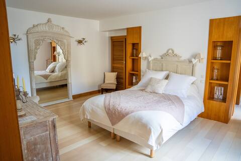 Double room, quiet and spacious