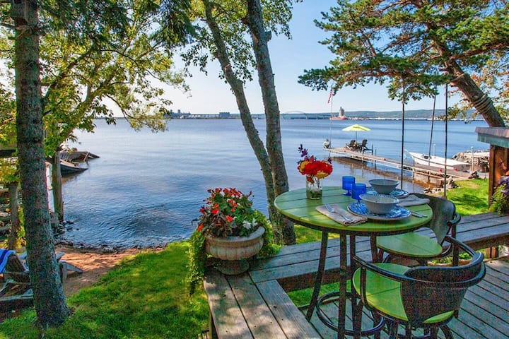 Waterfront Lakehome on Park Point @Bayview Cottage