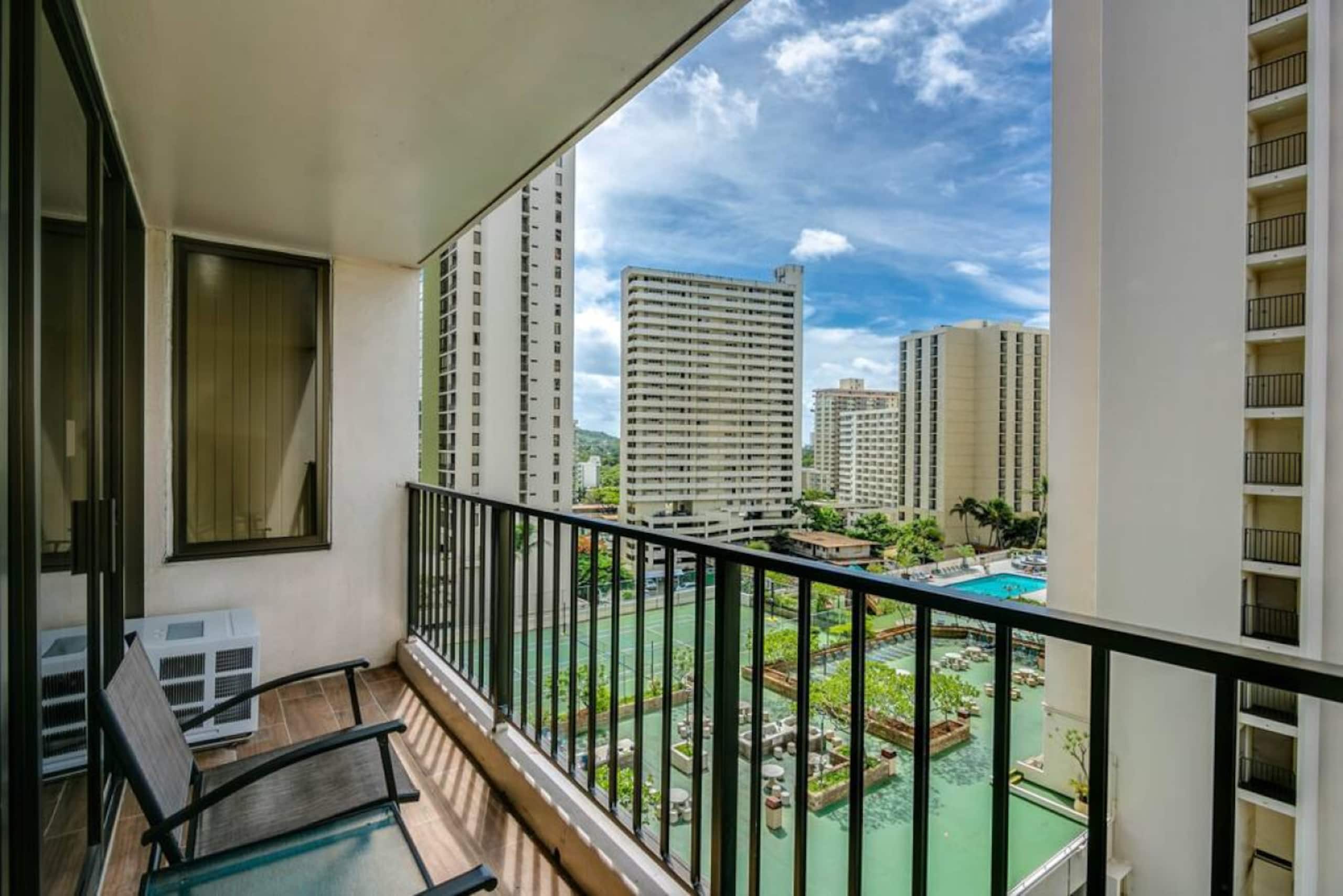 Condo in Honolulu · ★4.76 · 1 bedroom · 4 beds · 1 bath - Image 1