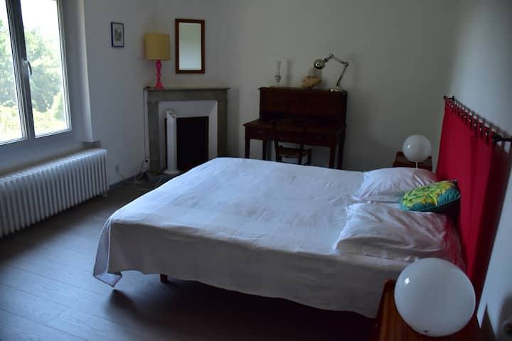 Bordeaux Bedroom160