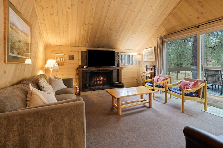 Pole House 99 - Easy Cabin, Hot Tub, Sharc - Sunriver, OR