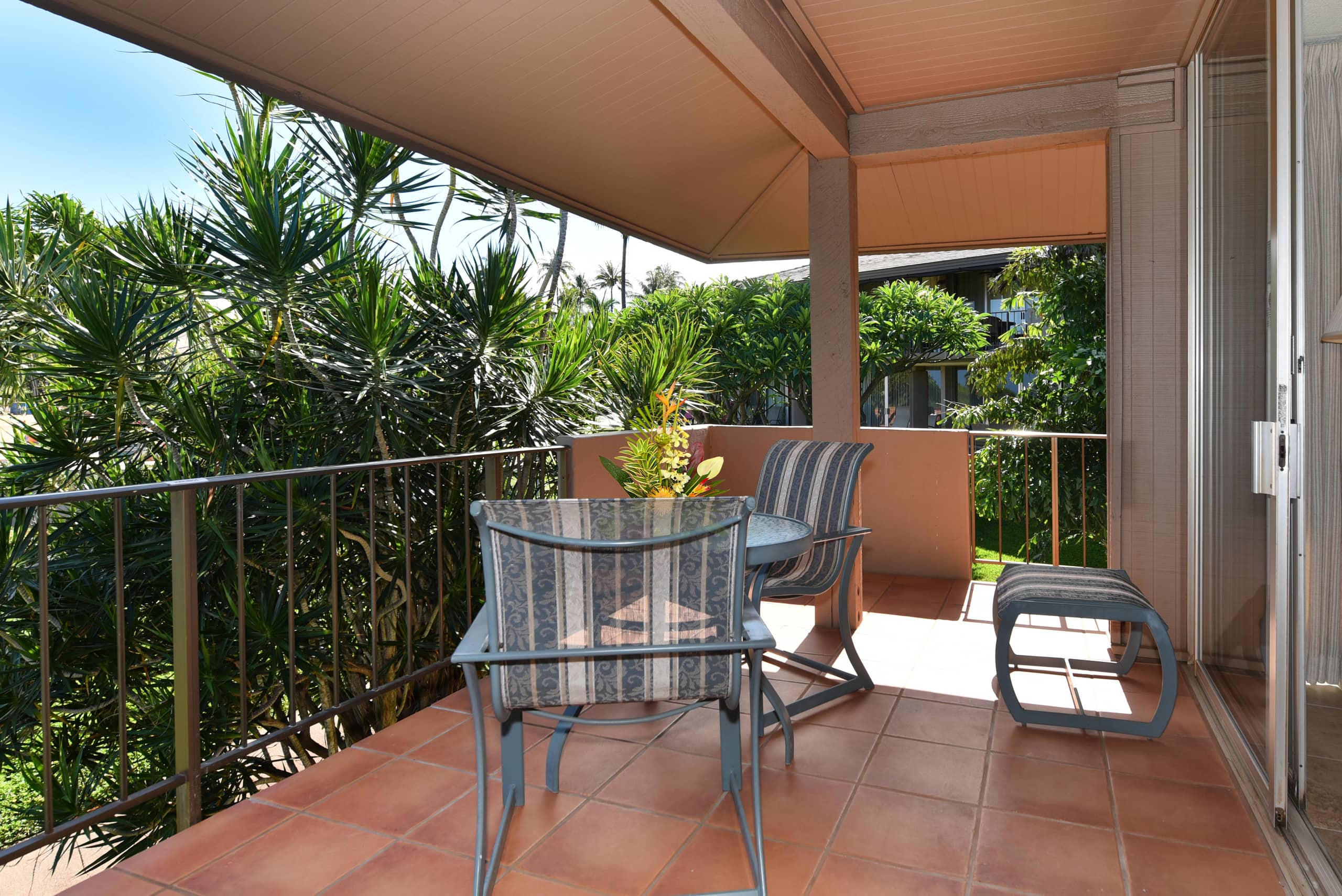 Top Floor, Corner Unit, Pool View, Kaanapali Beach - Image 11
