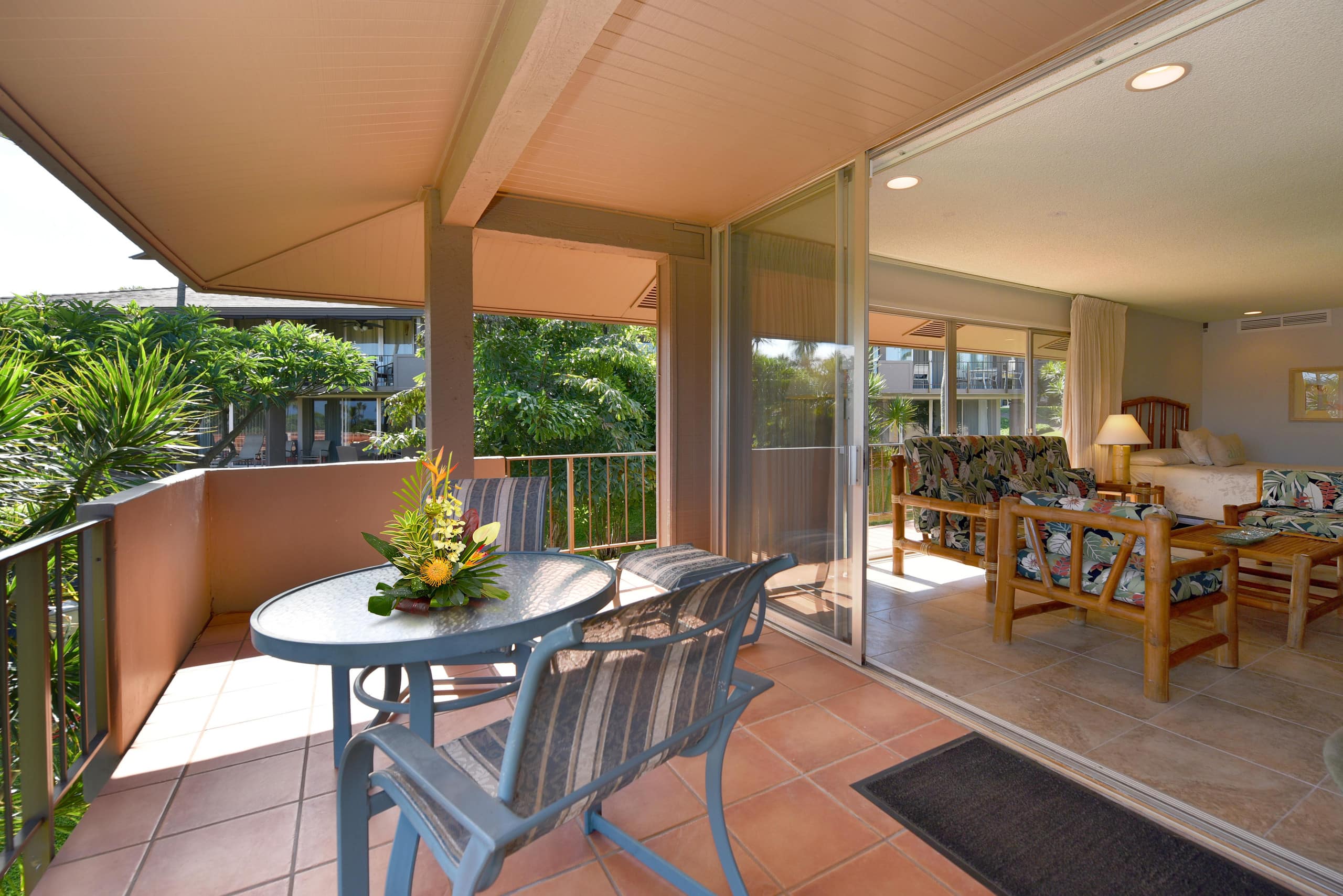 Top Floor, Corner Unit, Pool View, Kaanapali Beach - Image 13