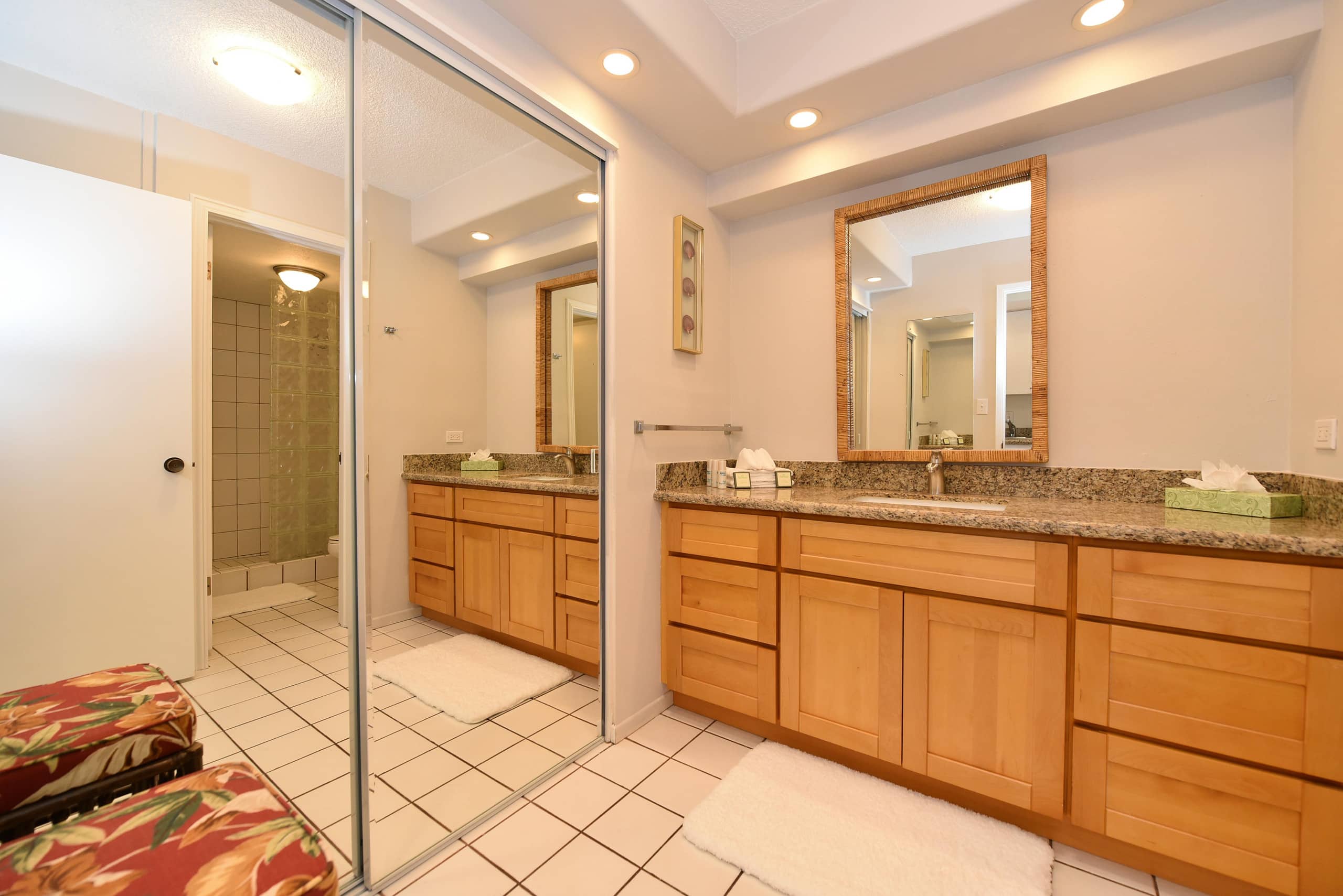 Top Floor, Corner Unit, Pool View, Kaanapali Beach - Image 15