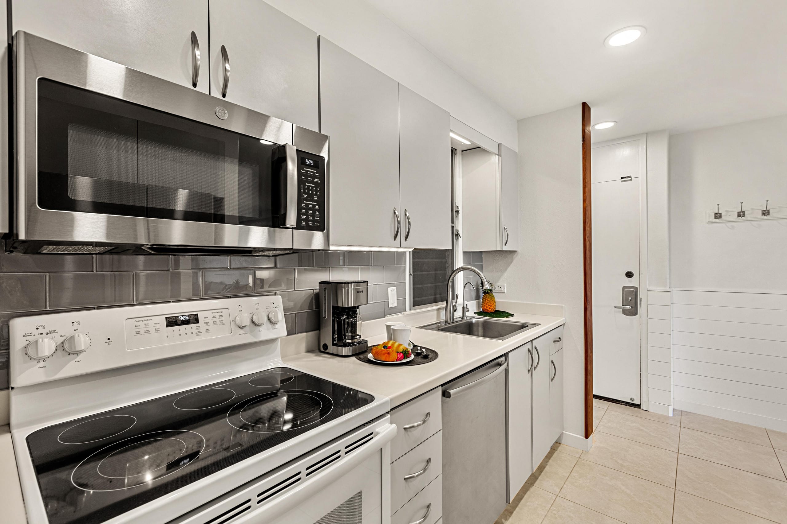 Condo in Kaanapali · ★4.8 · 1 bedroom · 2 beds · 1 bath - Image 10