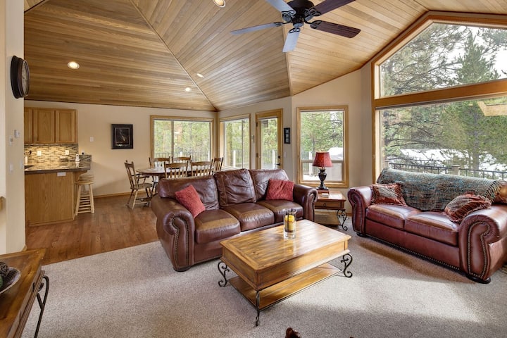 Lark 4 - Hot Tub, Ping Pong Table, Sharc, Bikes - Sunriver, OR
