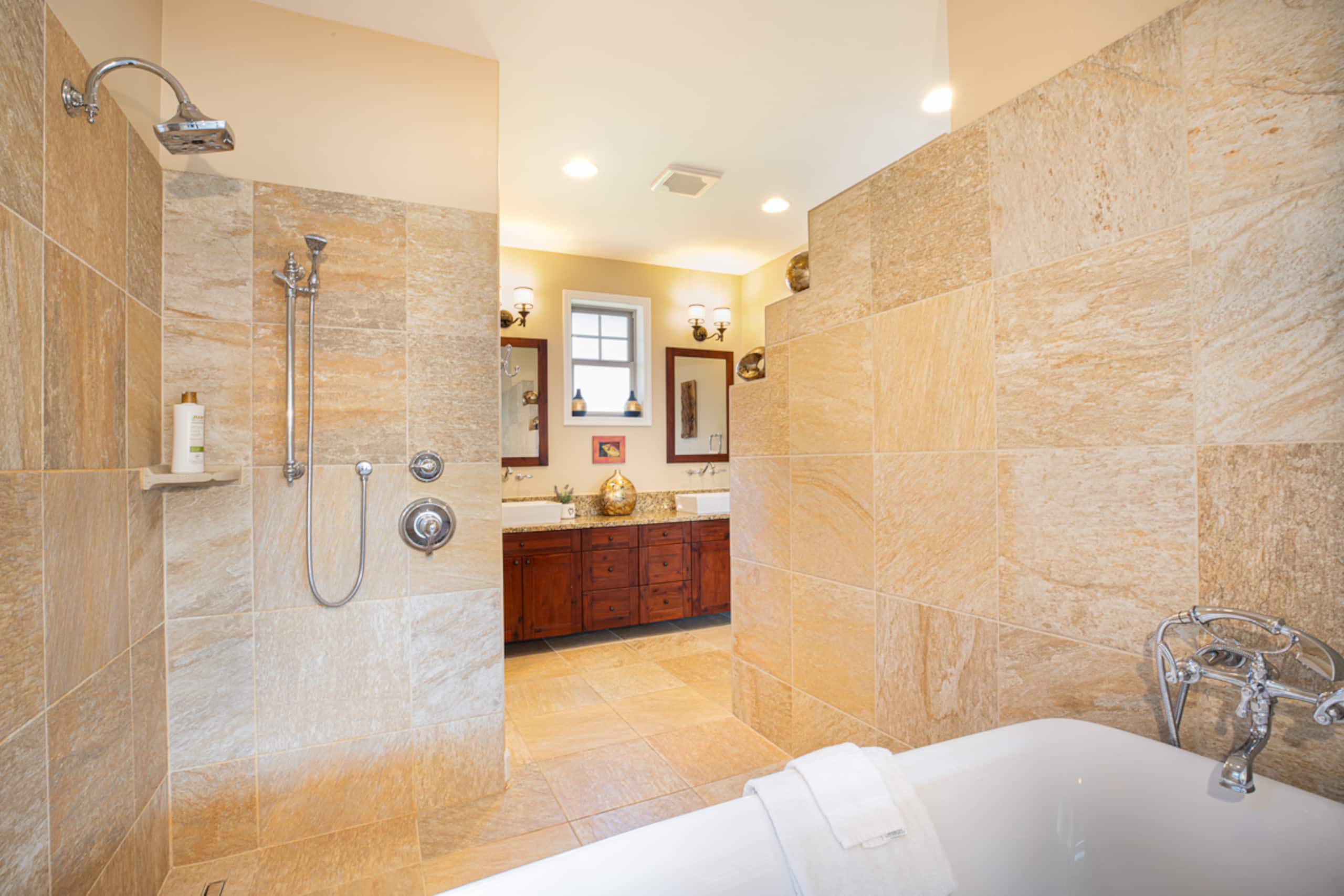 Home in Kailua-Kona · ★4.89 · 3 bedrooms · 3 beds · 3 baths - Image 9