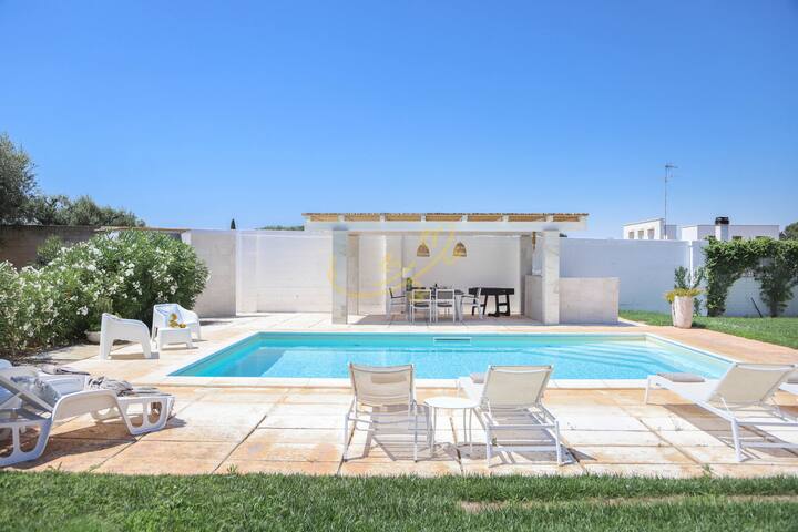 TD Villa Patrizia Pool & Alfresco Kitchen gallery image 5