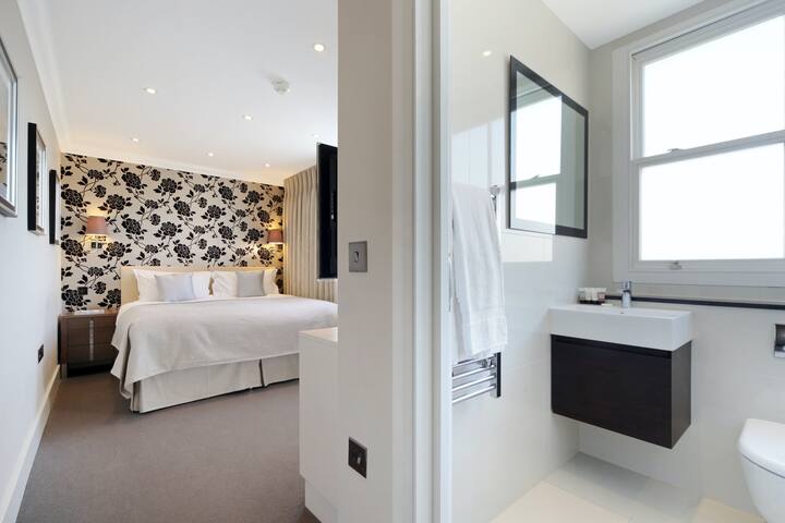 South Kensington Three Bedroom Penthouse gallery image 5