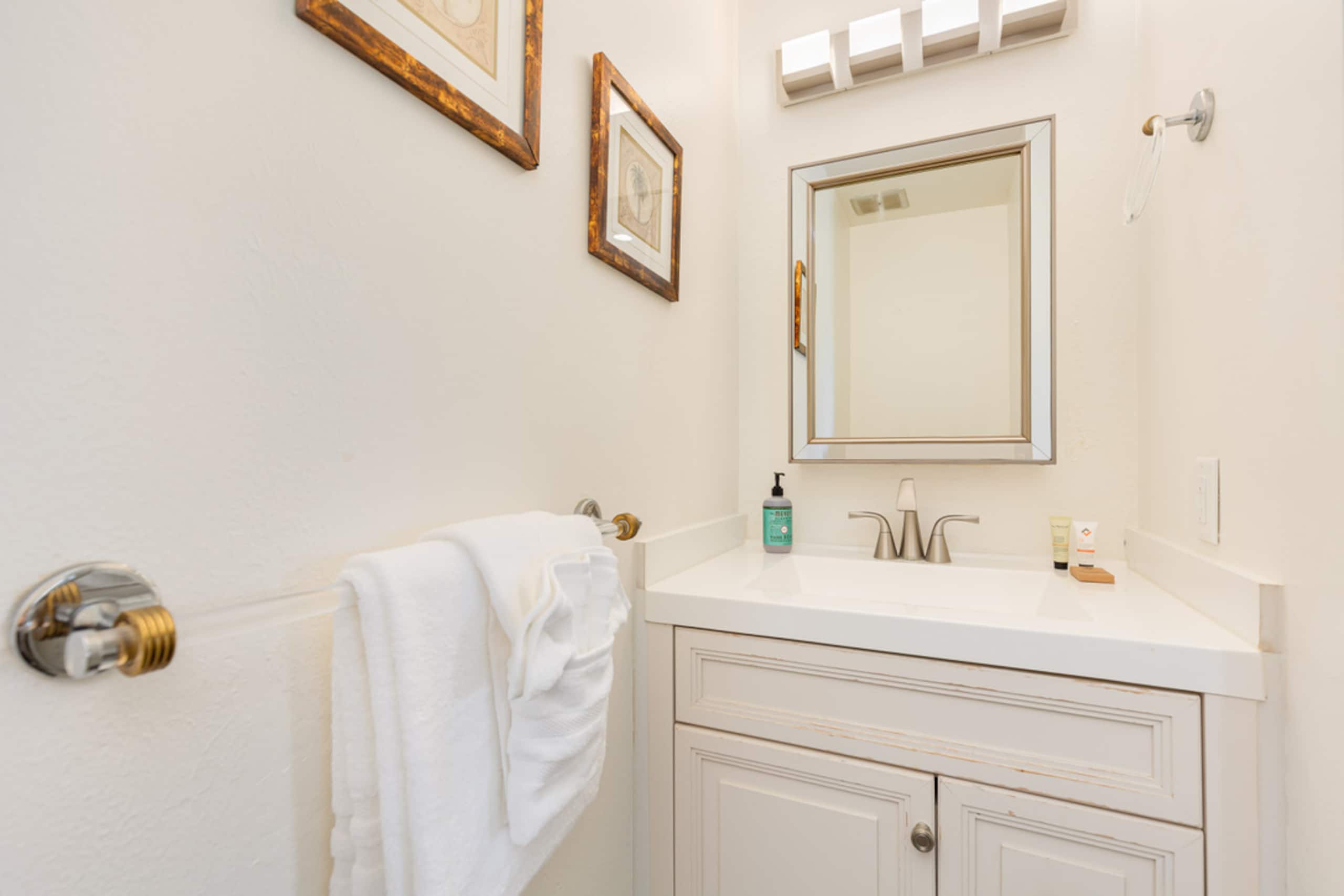 Condo in Kahuku · ★4.82 · 2 bedrooms · 4 beds · 2 shared baths - Image 7