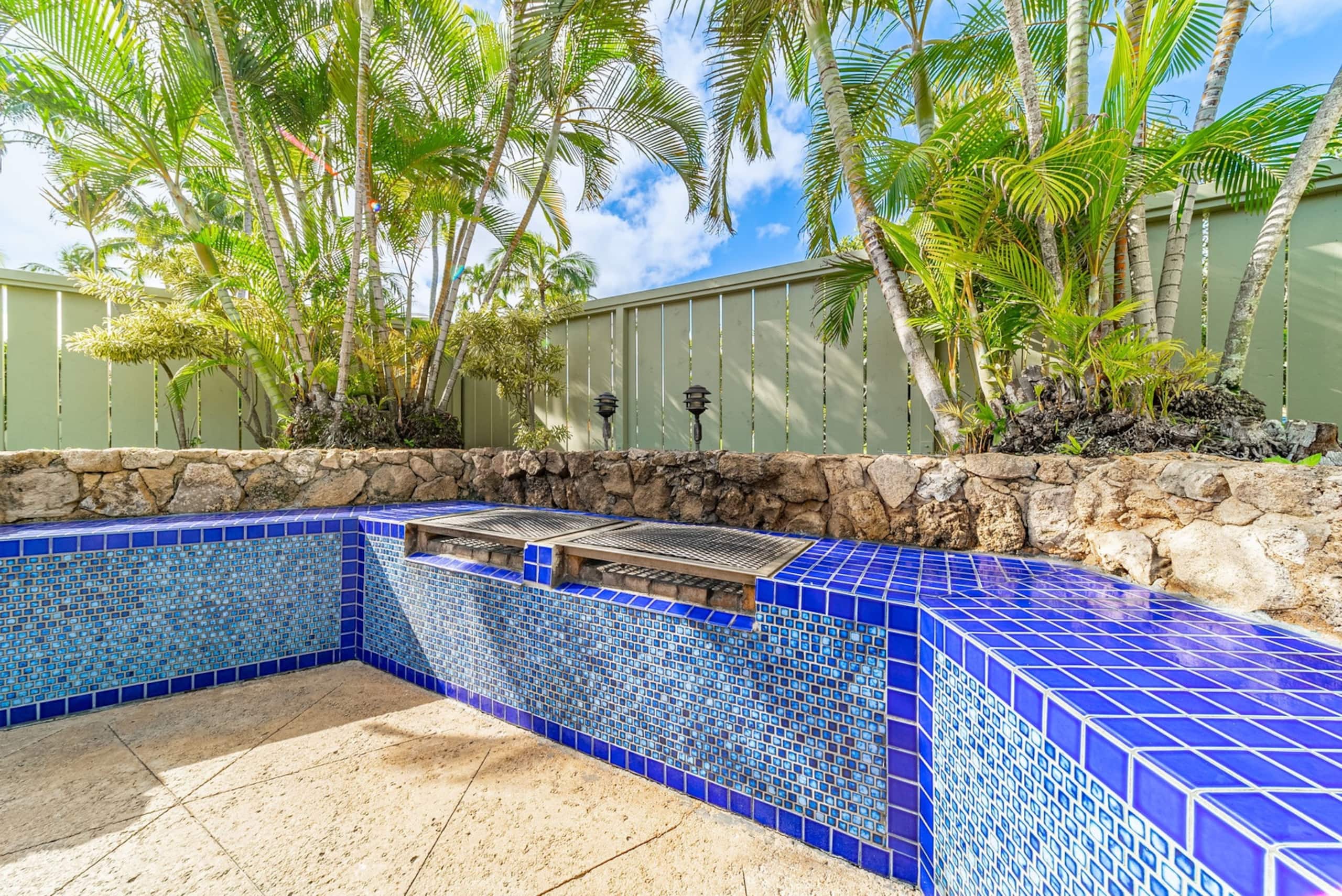 Condo in Kahuku · ★4.71 · 1 bedroom · 2 beds · 1 shared bath - Image 21