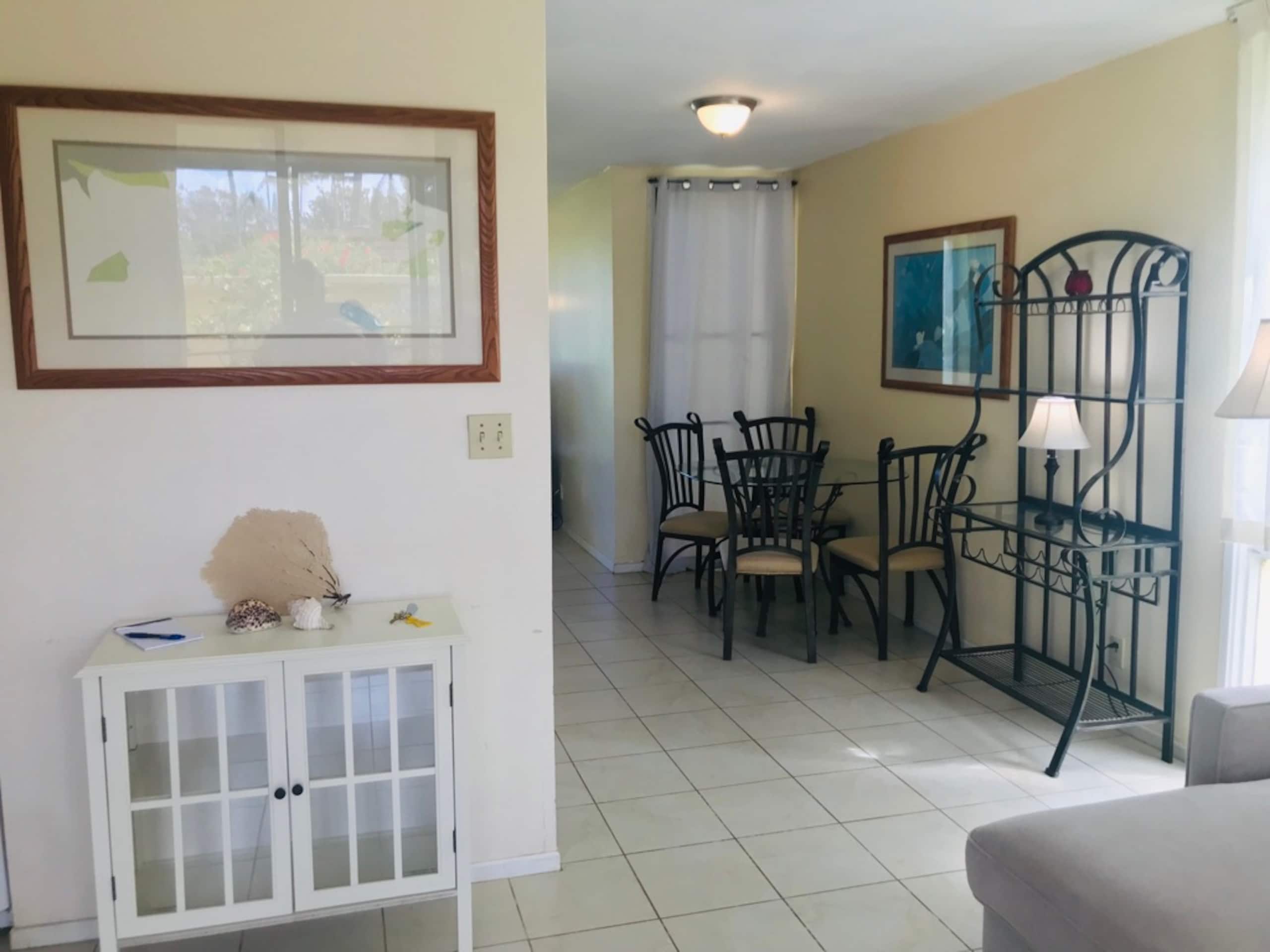Condo in Kahuku · ★4.71 · 1 bedroom · 2 beds · 1 shared bath - Image 18