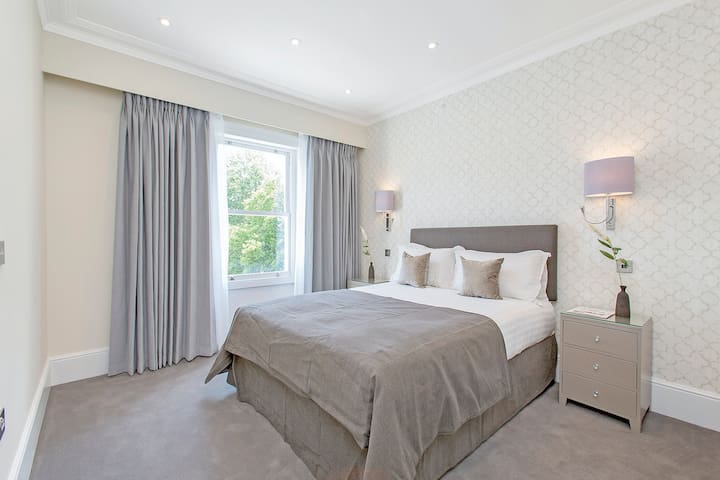 Knightsbridge Deluxe Two Bedroom Apartment gallery image 4