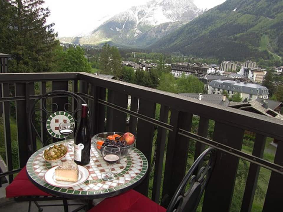 Apartment Le Pied du Brevent - Walk to Ski Lift, Chamonix Getaway — photo 1
