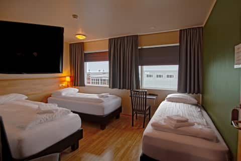 Cozy Triple Room *Private Bathroom*