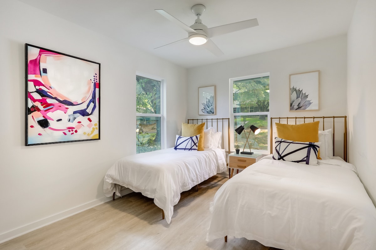 Slaapkamer 2 is voorzien van 2 eenpersoonsbedden voor 2 personen