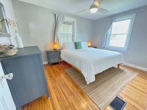 Lower · 2/1 - Lower Unit - 4 Blocks to the Beach