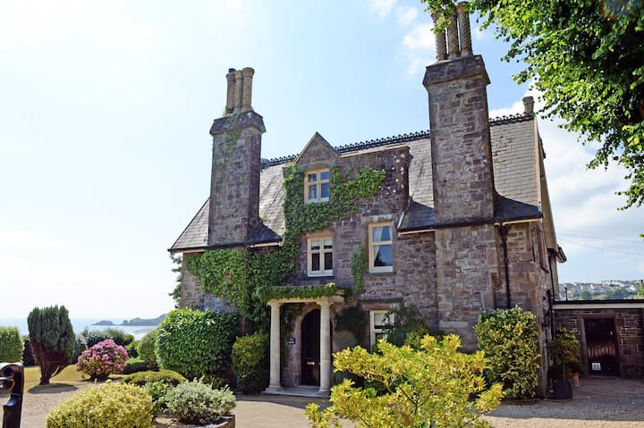The Priory - Country Manor, Log Burner, Sea Views - Tenby