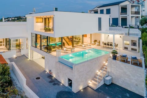 Luxury Villa Soleil with Swimming Pool