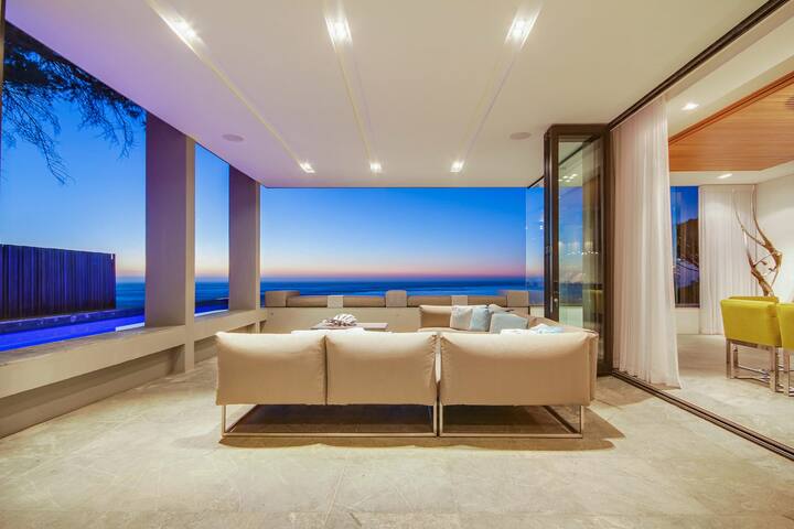 Luxurious Villa over 3 Levels with Lift (Geneva Ho gallery image 4