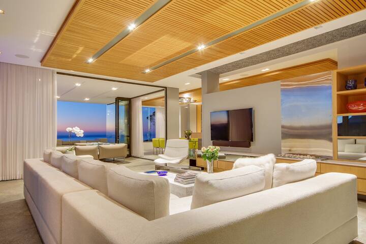 Luxurious Villa over 3 Levels with Lift (Geneva Ho gallery image 2