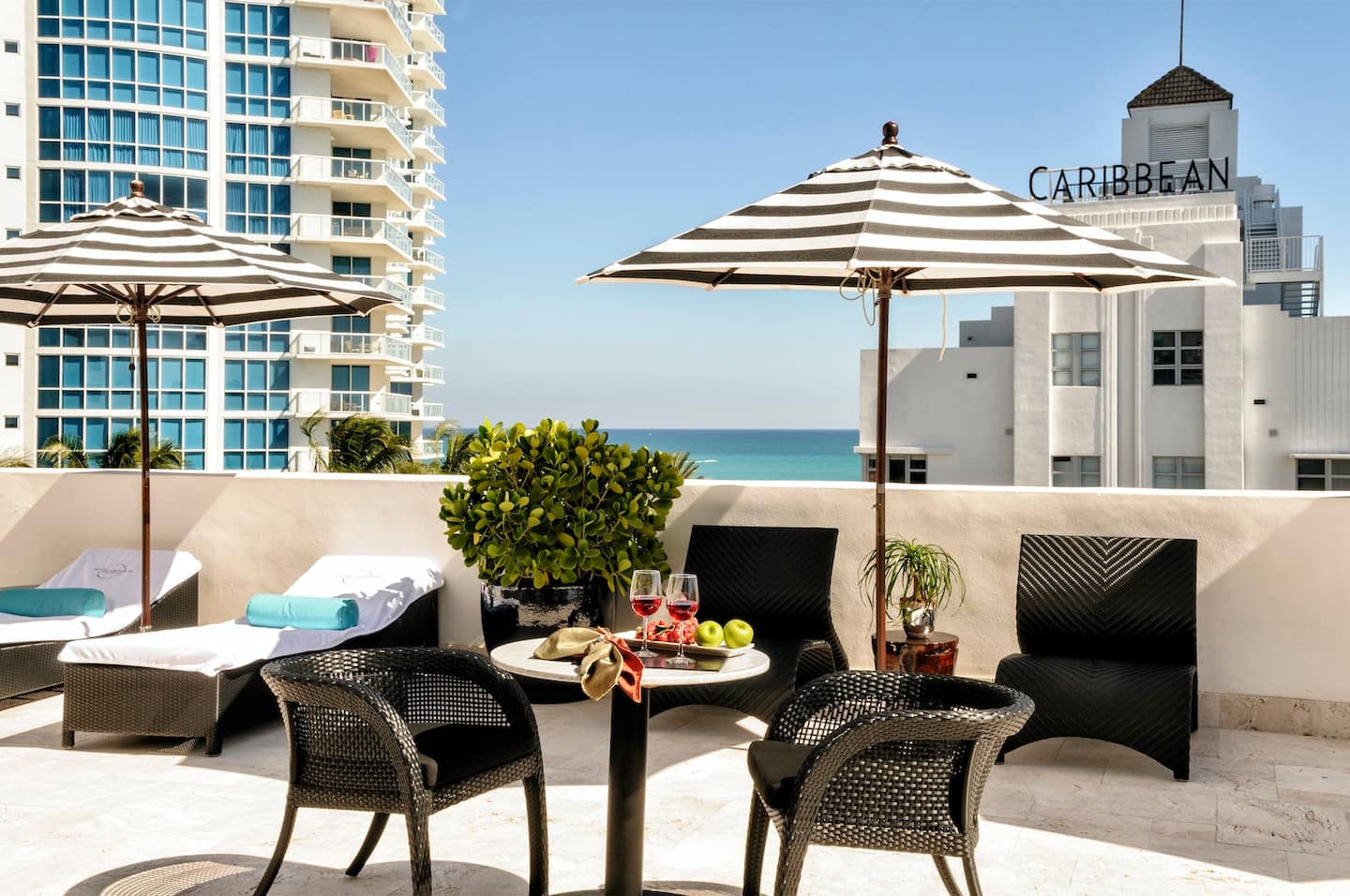Upscale, 2 Queen Beds, Pool, Sundeck, Beach Across